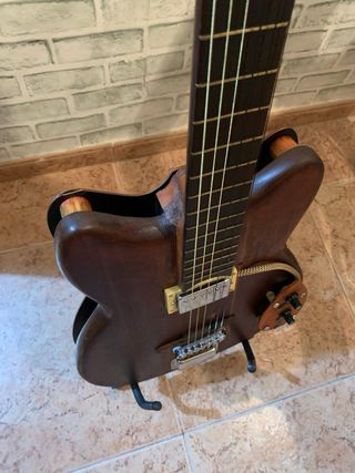 Guitarra artesanal estilo Schorr - Rara