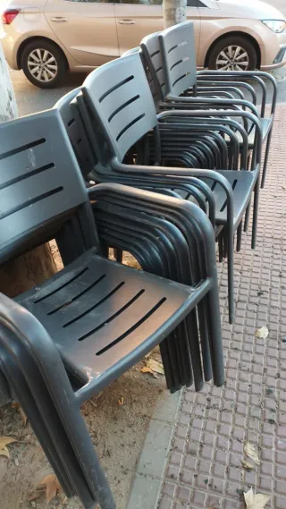 Sillas y mesas de terraza