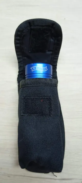 Linterna POLICE y 4 fundas