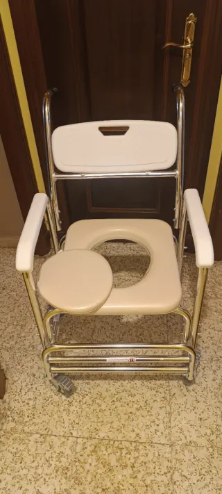 Silla Ducha WC con Ruedas y pies abatibles