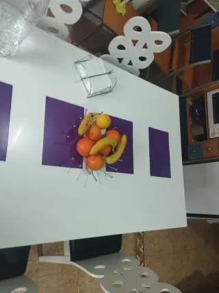 Mesa comedor blanca con 4 sillas