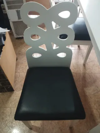 Mesa comedor blanca con 4 sillas