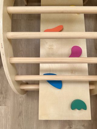 Arco balancín y rampa estilo Pikler madera