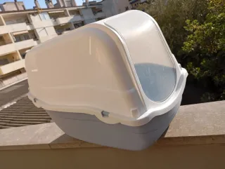 Arenero para gatos cerrado