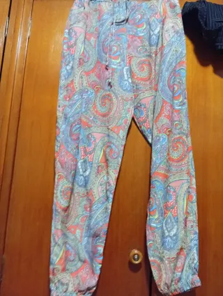 Pantalón estampado paisley talla M