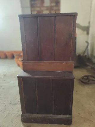 Bancos de madera rústicos