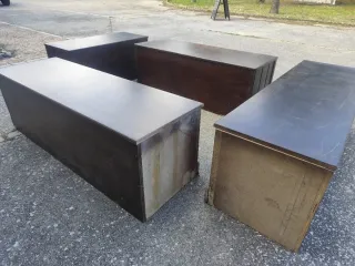 Bancos de madera rústicos