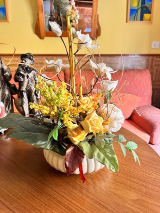 Centro de flores decorativo