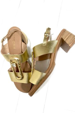 Sandalias doradas piel suela confort