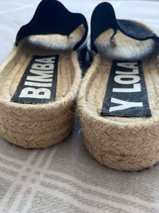 Sandalias Bimba y Lola Beige y Negras