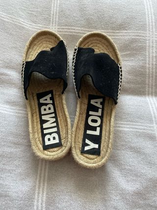 Sandalias Bimba y Lola Beige y Negras