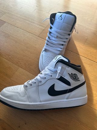 Zapatillas Nike Air Jordan Mid Blancas Negras