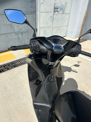 Honda SH 125i Scooter Negra