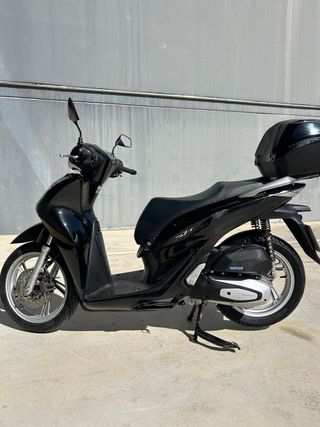 Honda SH 125i Scooter Negra