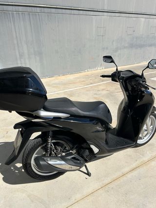 Honda SH 125i Scooter Negra