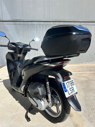 Honda SH 125i Scooter Negra