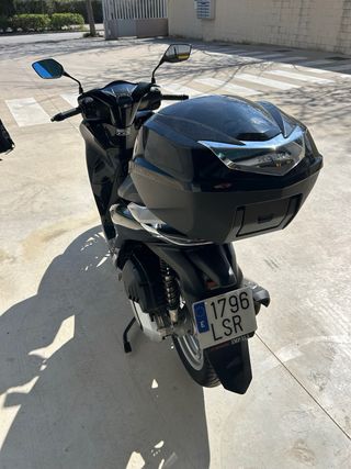 Honda SH 125i Scooter Negra