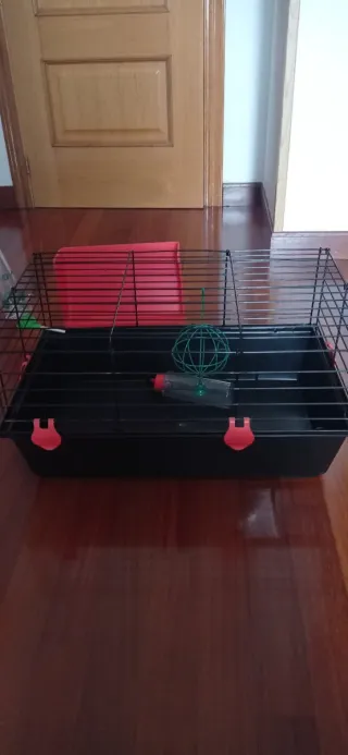 Jaula para cobaya negra y roja