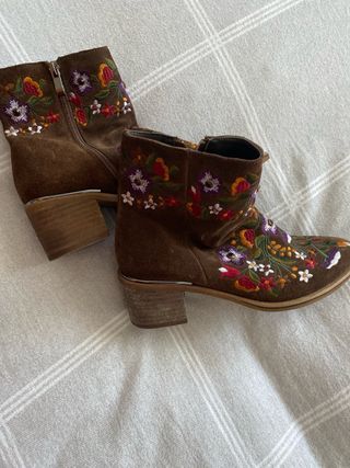 Botines Alma en Pena bordados