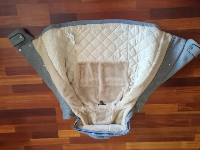 Chaqueta gris con forro beige