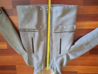 Chaqueta gris con forro beige