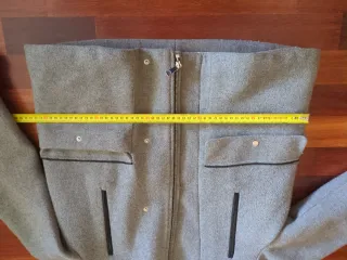 Chaqueta gris con forro beige