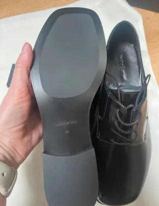 Zapatos Massimo Dutti negros cordones