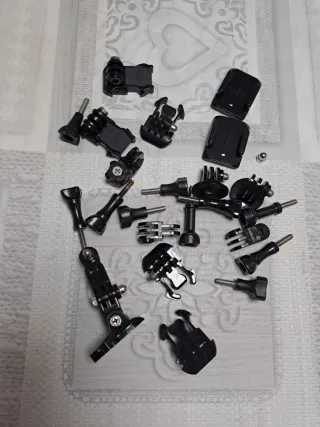 GoPro Hero 10 (lente dañada) + Accesorios