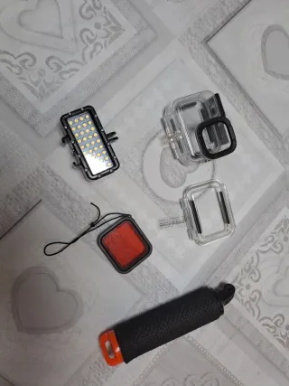 GoPro Hero 10 (lente dañada) + Accesorios