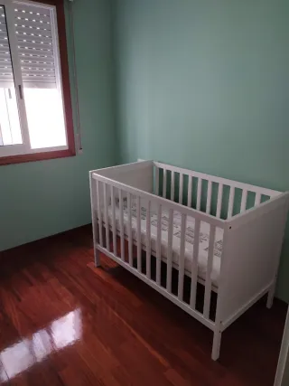 Cuna blanca con colchón