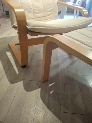 Sillón y reposapiés POÄNG IKEA
