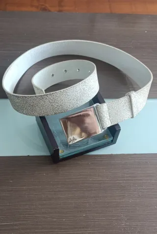 Cinturón Tomas Burberry Blanco y Plateado
