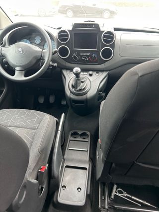 Peugeot Partner 2018 2 ańos de garantia