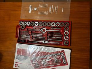 Juego de machos y terrajas KREATOR 40 piezas
