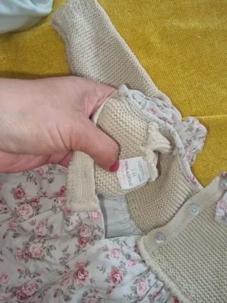 Vestido bebé floral con lazo rosa