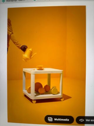 Mesa auxiliar blanca con ruedas