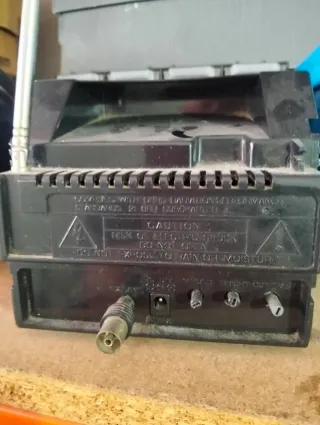 2 TVs Portátiles Mini AM/FM Radio