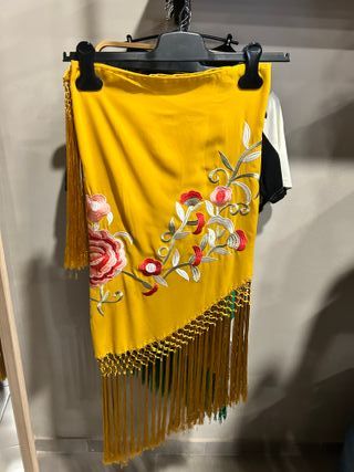 Mantón bordado oro y blanco