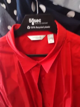 Camisa de lunares negra y blanca