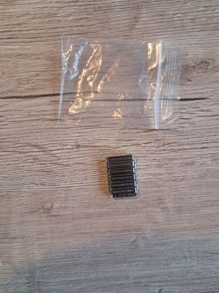 Reloj Swatch Swiss AG2000 que se ilumina a oscuras