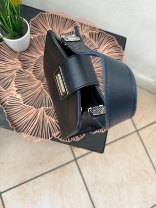 Bellissima borsetta nera da donna