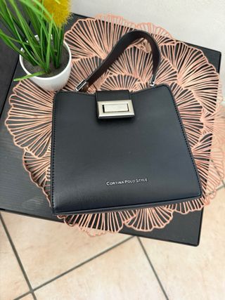 Bellissima borsetta nera da donna