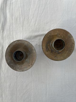 Juego de 2 candelabros antiguos de bronce