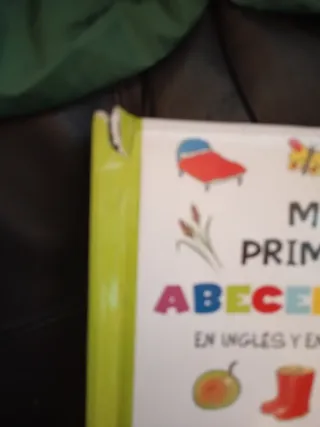 Mi primer abecedario en ingles y en espanol
