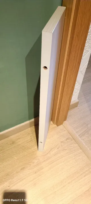 Estante de madera nuevo