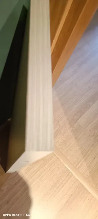 Estante de madera nuevo