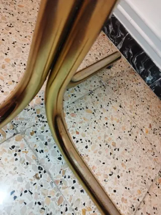 Mesa comedor cristal y metal dorado