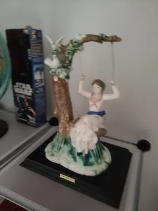 Figura porcelana Segarra niña columpio impecable