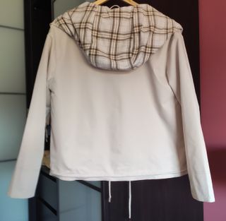 Cazadora beige mujer