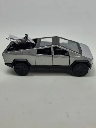 Tesla Cybertruck pickup con Quad scala 1:36.Nuovo.